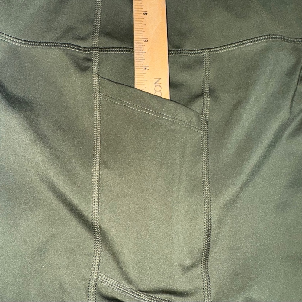 Avia Green High Rise Capri Leggings with Side Pockets Size Large 12/14 - Picture 8 of 16